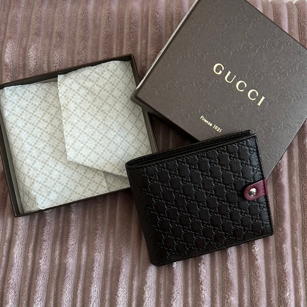Brown leather Gucci wallet NWT